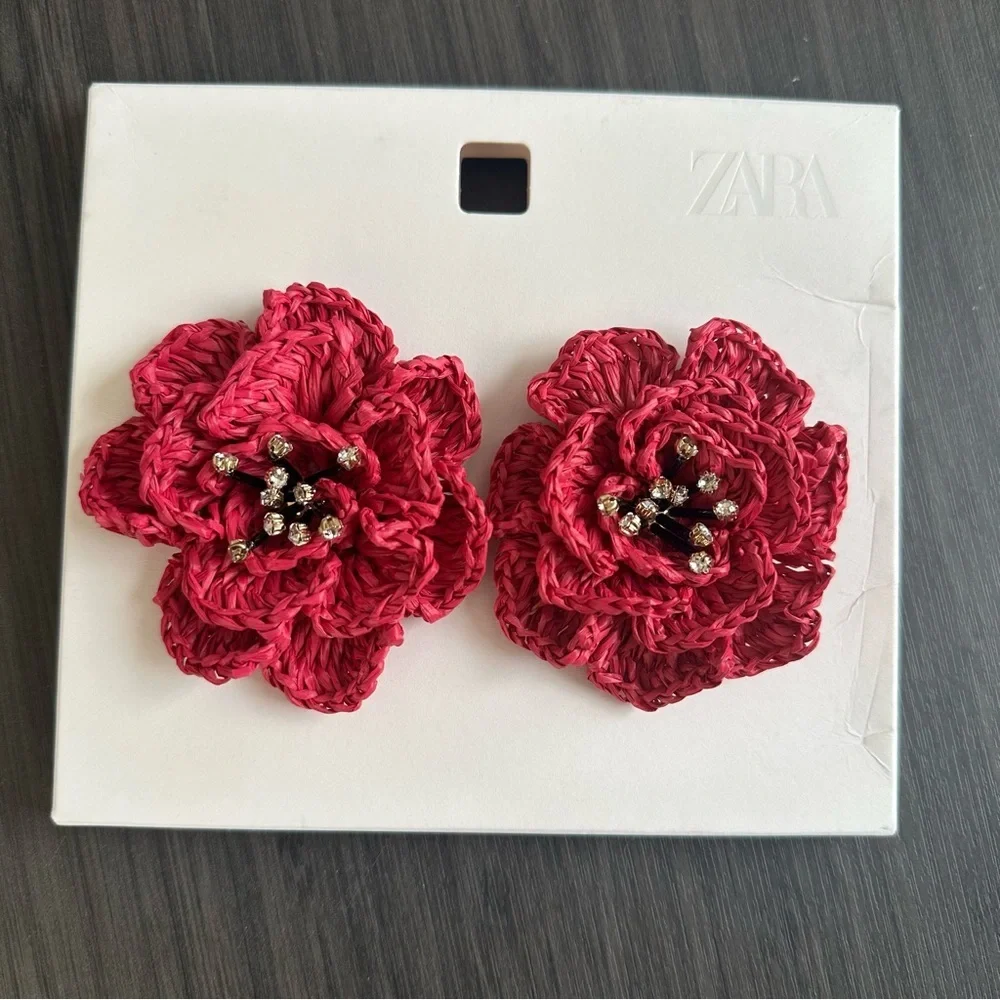 Zara raffia flower